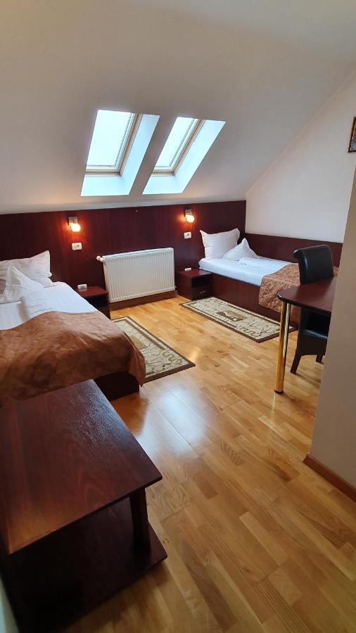 Pensiunea Select Arad Extérieur photo
