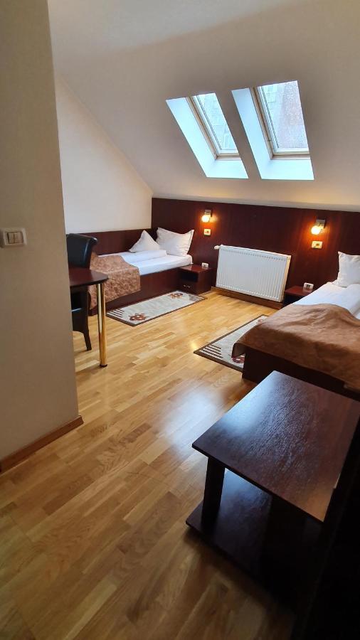 Pensiunea Select Arad Extérieur photo